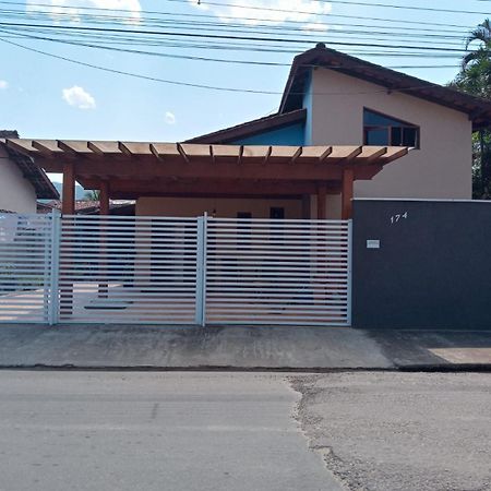 Вілла Casa Estilo Minimalista Em Убатуба Екстер'єр фото